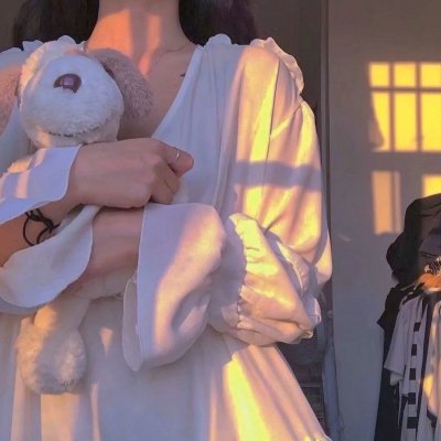 穿成八零极品小姑子，她搞事搞钱